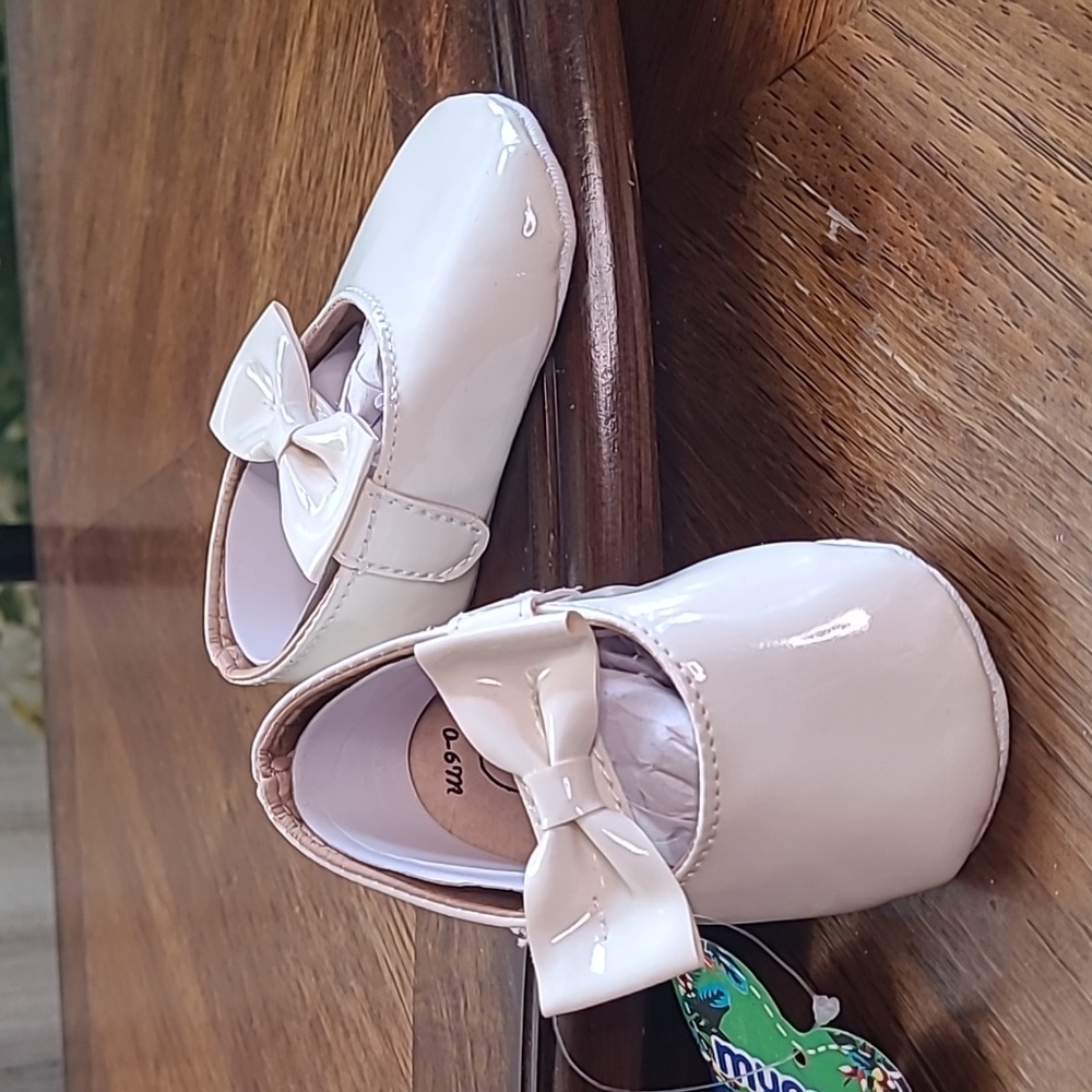 New with tags! Baby Girls Mary Jane Flats dress shoes first walkers